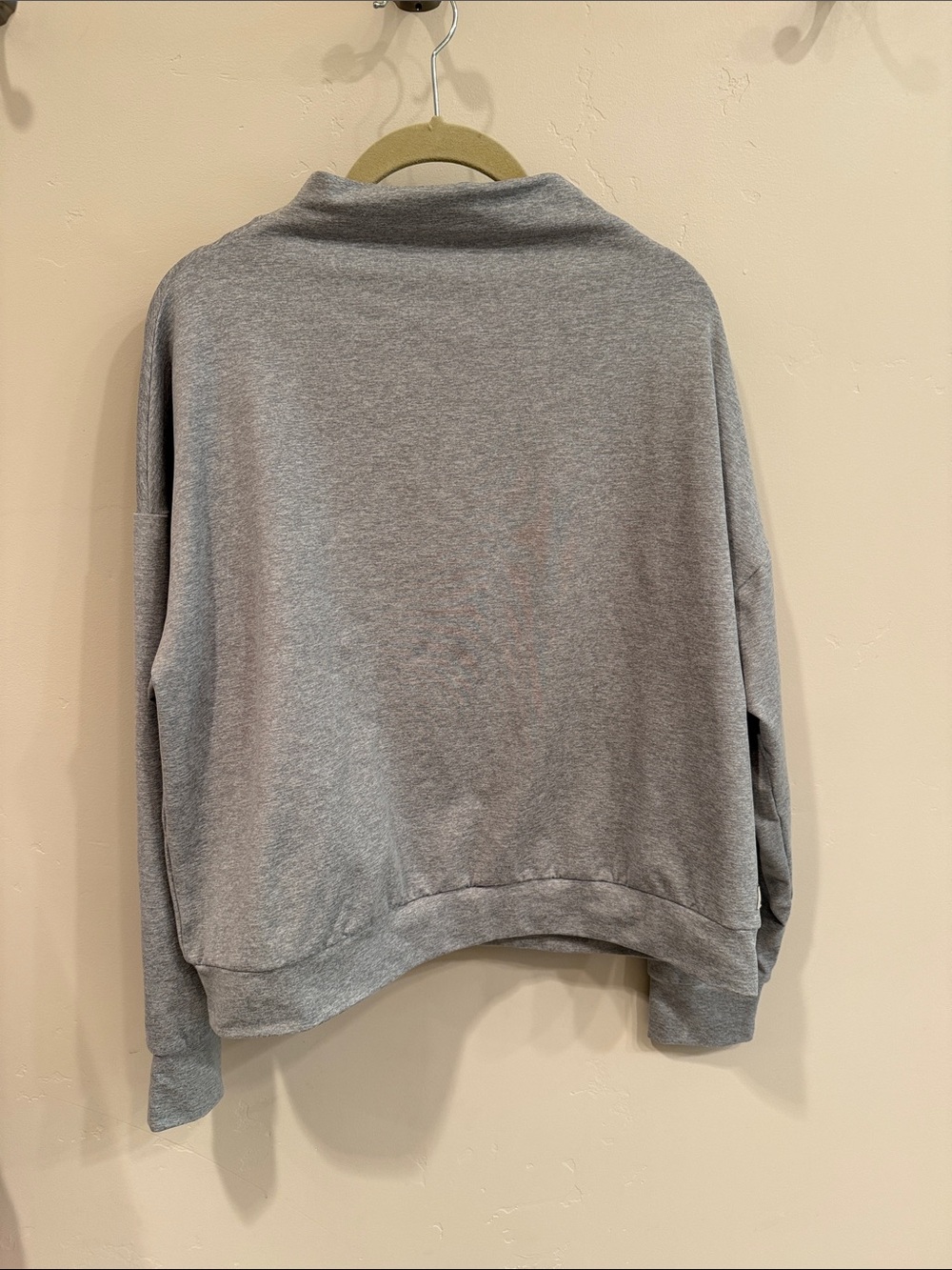 Vuori Mock Neck Heather Gray Lightweight Pullover Sweatshirt